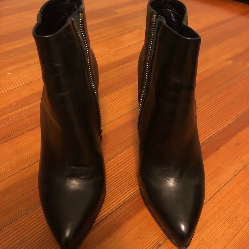 Club Monaco booties